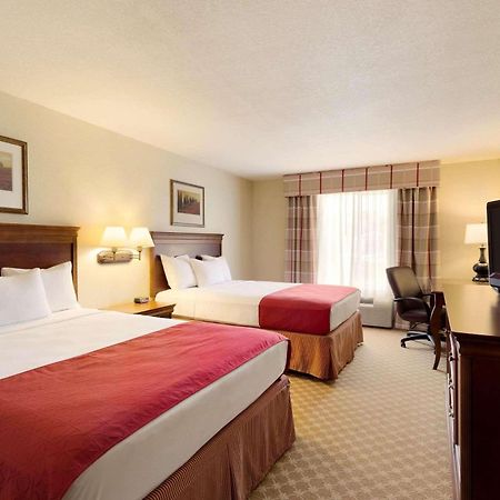 Country Inn & Suites By Radisson, Nevada, Mo ภายนอก รูปภาพ