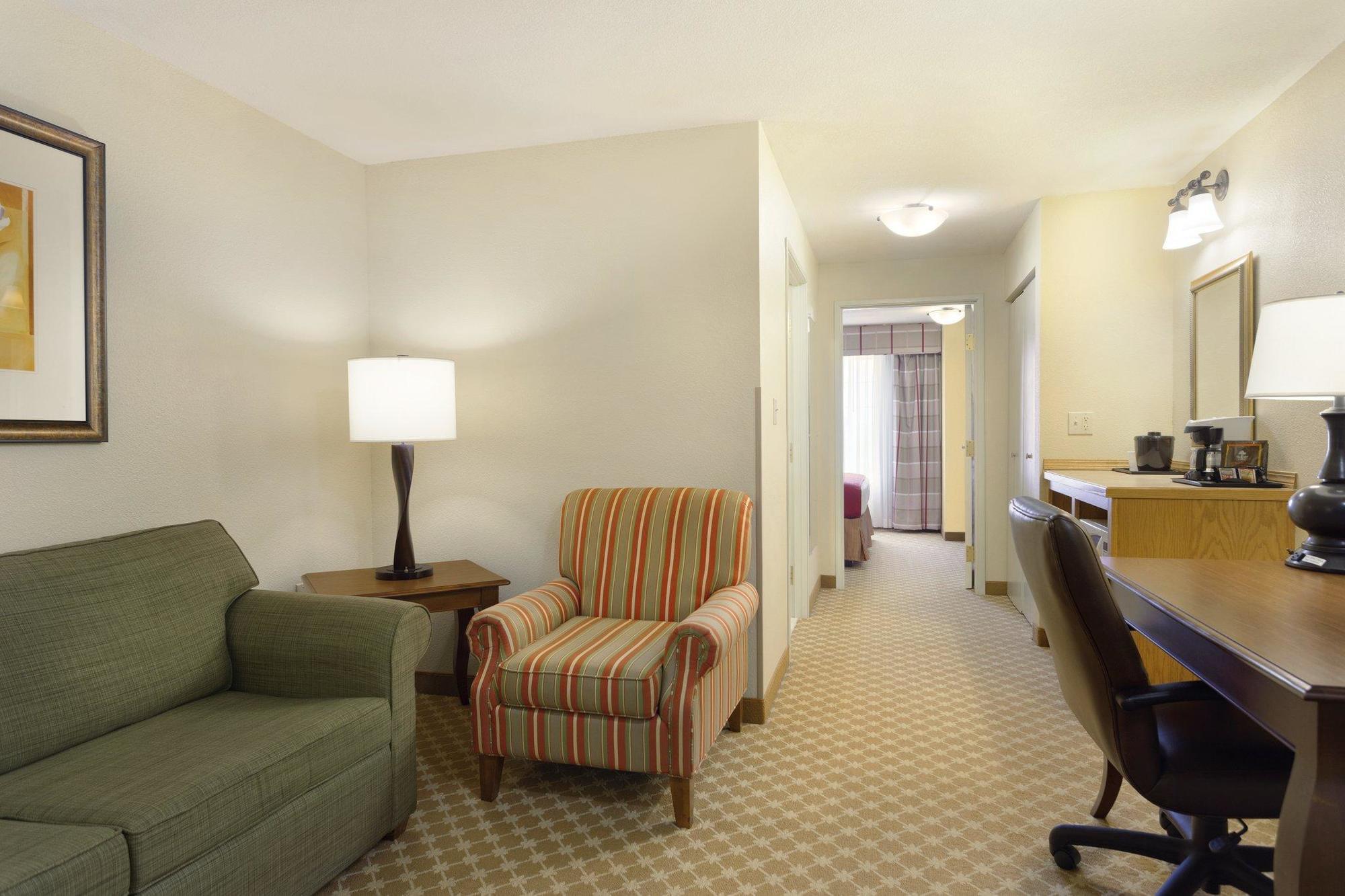 Country Inn & Suites By Radisson, Nevada, Mo ภายนอก รูปภาพ